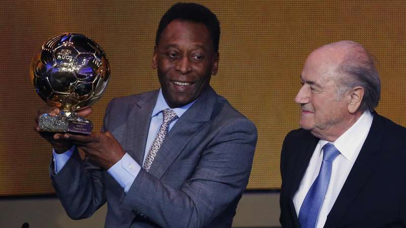 Pele giành quả bóng vàng danh dự năm 2013