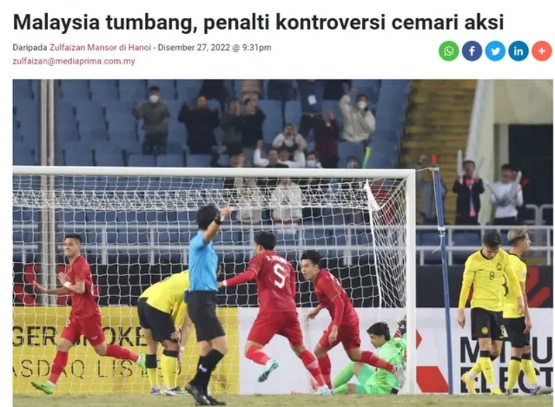 Tờ BH Online thất vọng với quyết định thổi 11m của trọng tài Ryuji Sato ở trận Malaysia vs Việt Nam