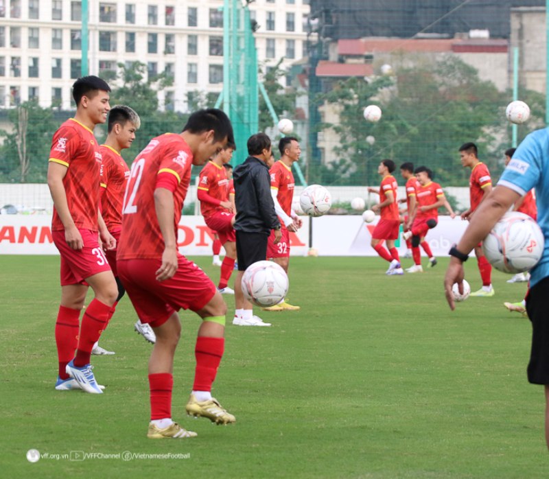 Tuyển Việt Nam tập luyện tại Hà Nội, chuẩn bị cho trận giao hữu gặp Philippines trên sân Hàng Đẫy (14/12)