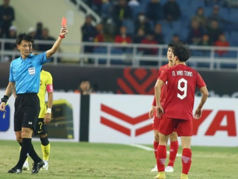 Kết quả Việt Nam vs Malaysia: Văn Toàn nhận thẻ đỏ gián tiếp