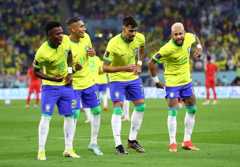 Vinícius Júnior lên tiếng bảo vệ hành vi nhảy múa ăn mừng của tuyển Brazil