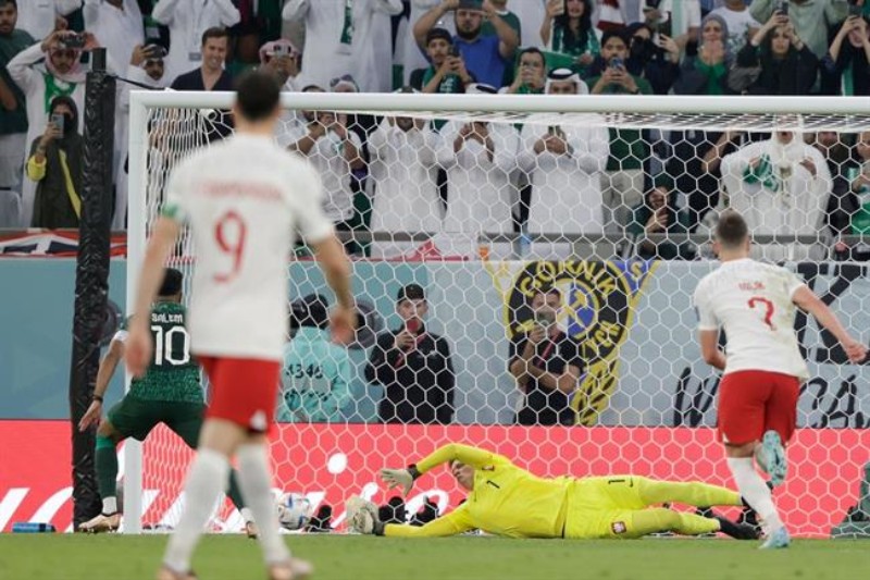 Wojciech Szczęsny đẩy quả penalty ở trận Saudi Arabia