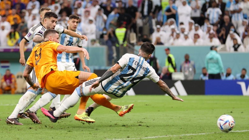 Wout Weghorst gỡ hòa 2-2 cho Hà Lan trước Argentina ở phút bù giờ cuối cùng