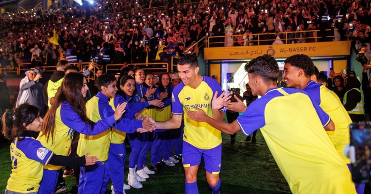 Ronaldo nhận "thảm họa" đầu tiên trên đất Ả Rập