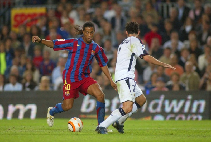Cựu danh thủ Ronaldinho thường xuyên sử dụng kỹ thuật Elastico (flip flap) trong sự nghiệp