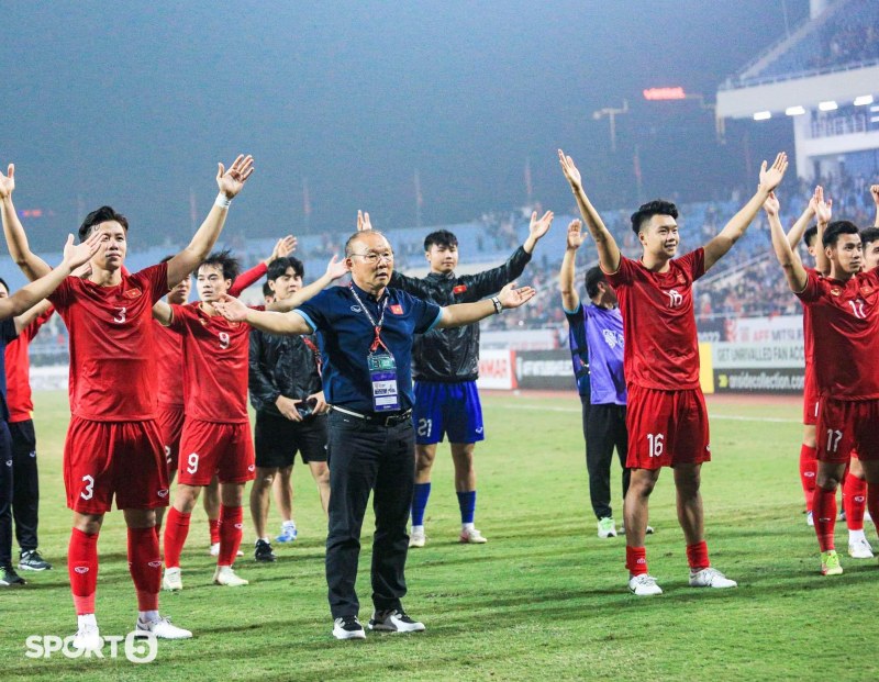 Việt Nam nhận thưởng nóng sau chiến thắng 2-0 (Ảnh: Sport5)
