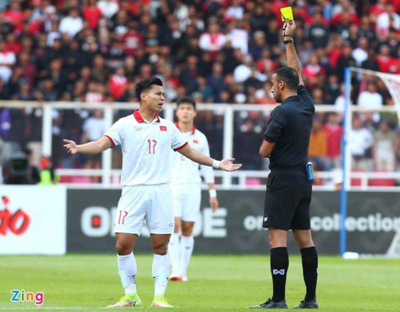 Kết quả Indonesia vs Việt Nam: Văn Thanh nhận thẻ vàng ngay đầu trận