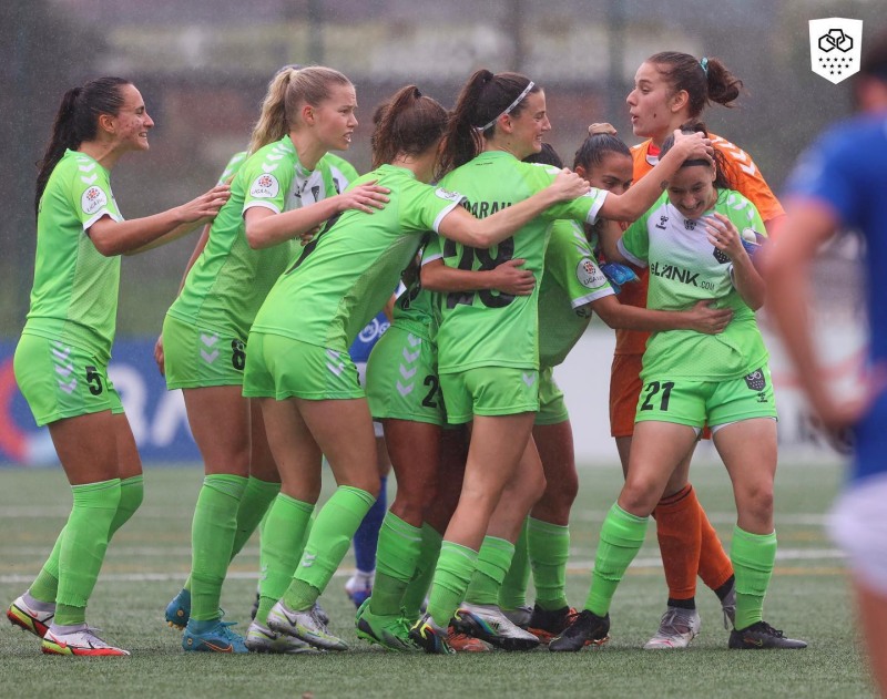 Niềm vui của các nữ cầu thủ thuộc biên chế CLB Bồ Đào Nha