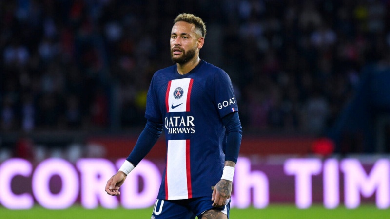 Neymar Jr hiện khoác áo Paris Saint-Germain