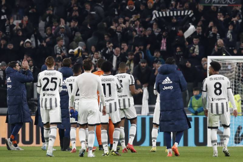 Juventus nhận tổn thất nặng nề sau án phạt