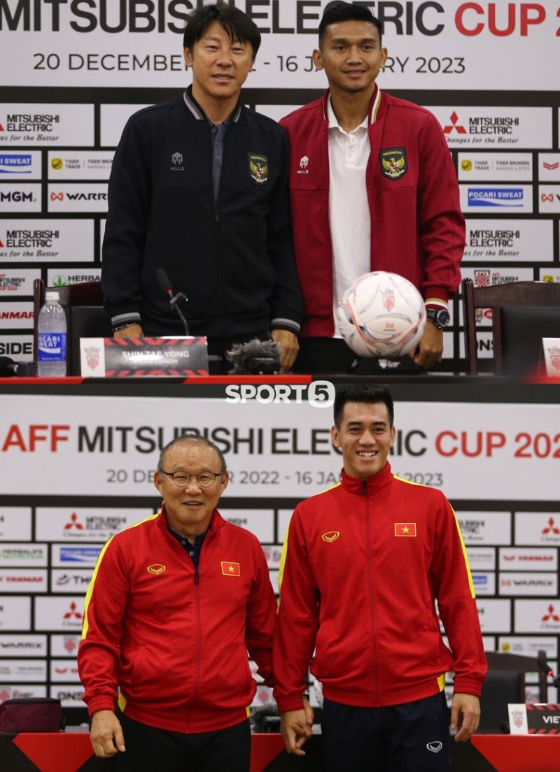 Tuyển Việt Nam và Indonesia tham gia họp báo trước trận bán kết lượt về AFF Cup 2022 diễn ra lúc 19h30 ngày 9/1 trên sân Mỹ Đình