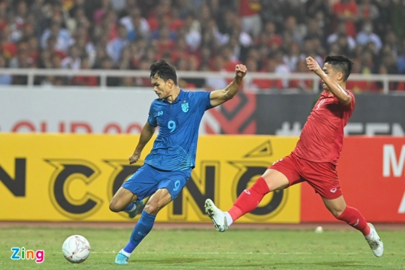 Kết quả Việt Nam vs Thái Lan: Adisak không thắng được Văn Lâm (Ảnh: Zing)