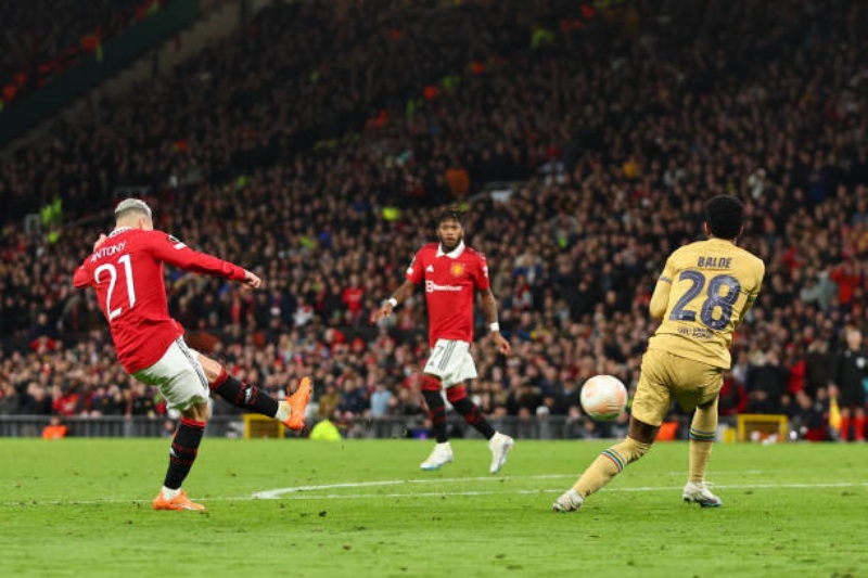 Antony dứt điểm hiểm hóc, nâng tỷ số lên 2-1 cho Manchester United