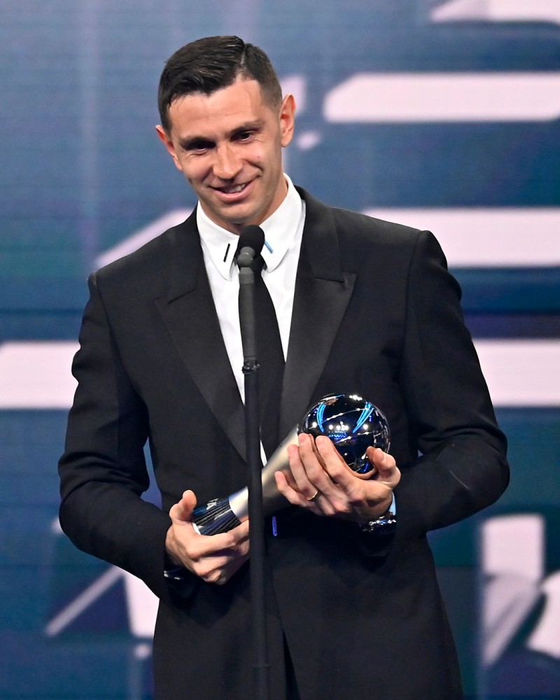 Emiliano Martinez giành danh hiệu "Thủ môn nam xuất sắc nhất" tại FIFA The Best 2022