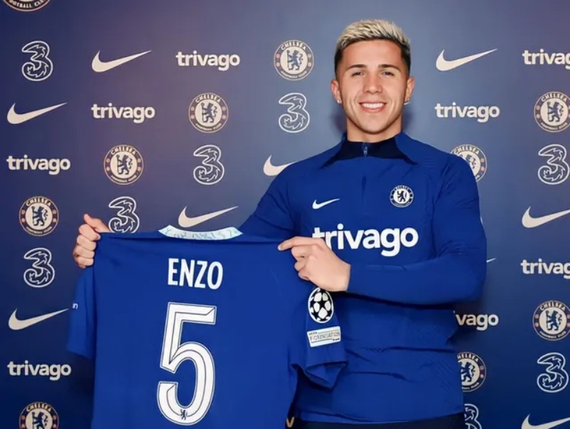 Enzo cập bến Chelsea ngày cuối kỳ chuyển nhượng