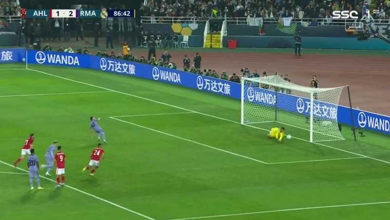 Luka Modrić thực hiện không thành công quả 11m ở trận Al Ahly