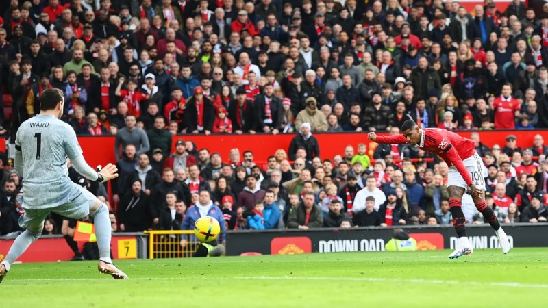Marcus Rashford lập công, mở điểm cho Manchester United ở trận gặp Leicester City