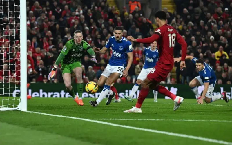 Phá lưới Everton, Cody Gakpo có bàn thắng đầu tiên cho Liverpool