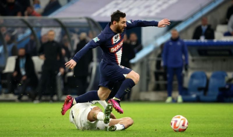 Messi dính chấn thương gân kheo
