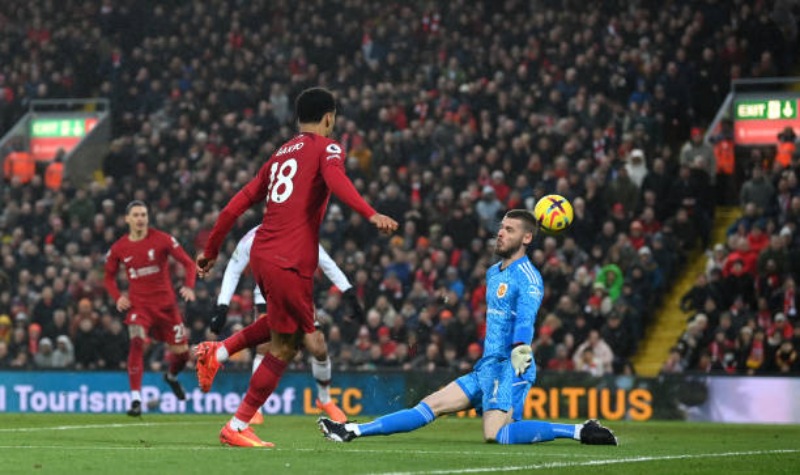 Cody Gakpo hoàn tất cú đúp ở trận Liverpool vs Manchester United