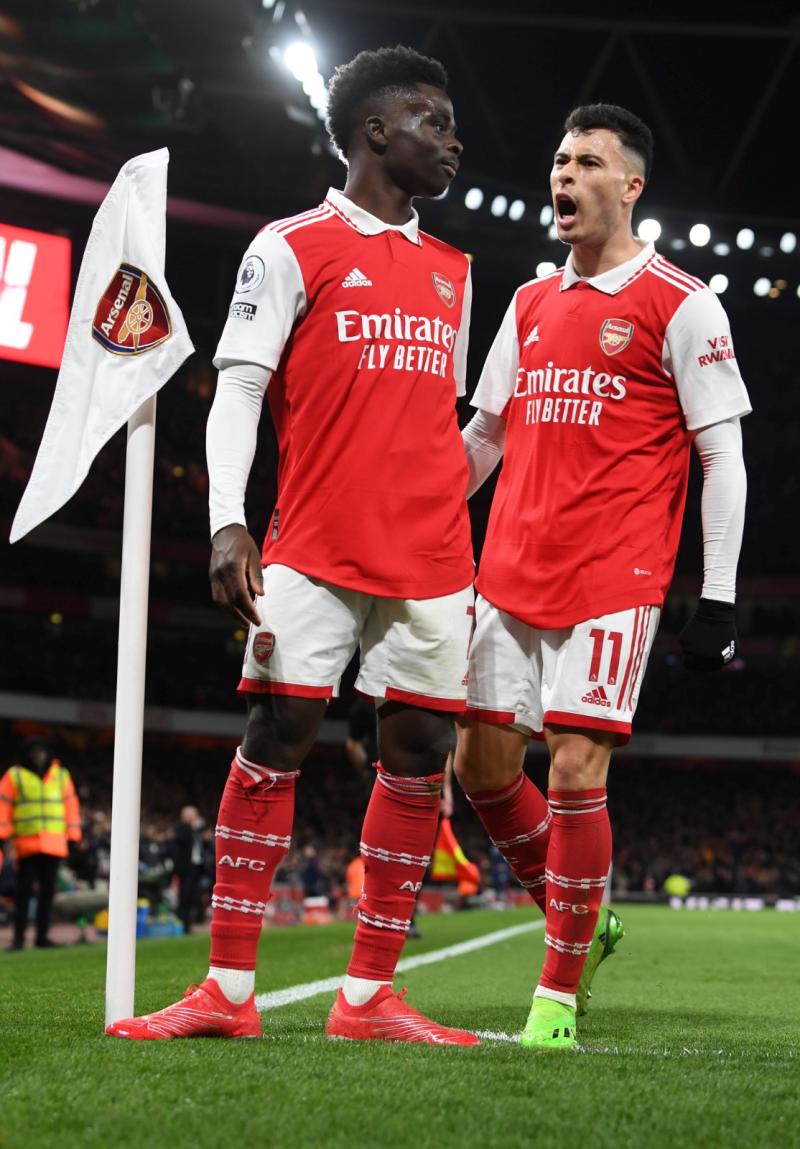 Gabriel Martinelli và Bukayo Saka thay nhau lập công cho Arsenal