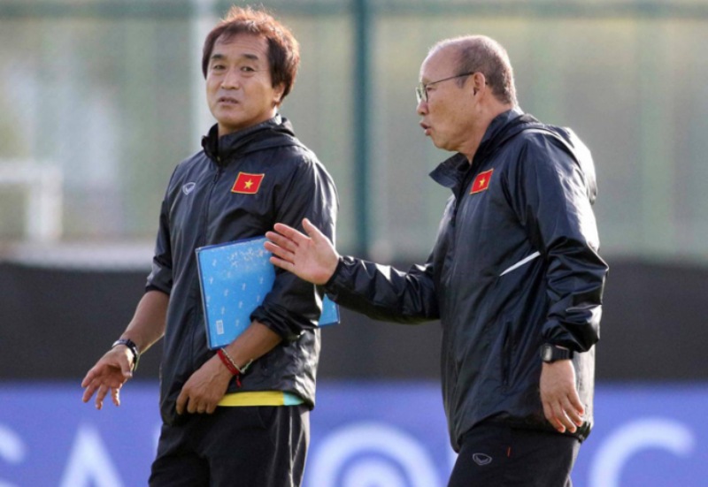 HLV Park Hang Seo và trợ lý Lee Young Jin sắp dẫn dắt 1 đội bóng tại V-League