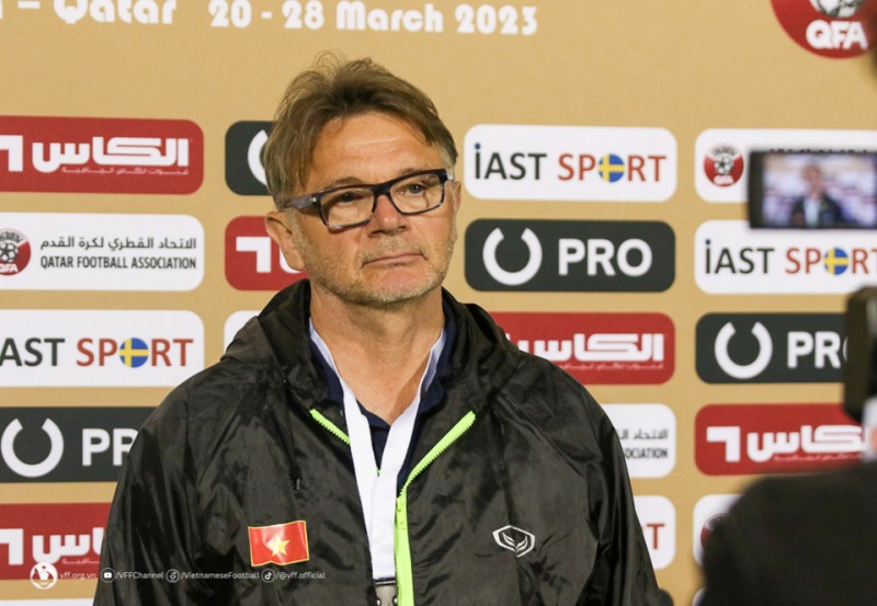 HLV Philippe Troussier không giấu được sự thất vọng khi U23 Việt Nam thua U23 Iraq
