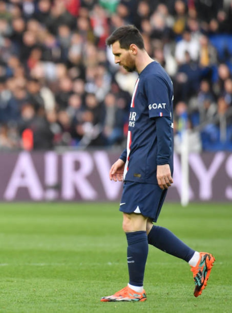 Lionel Messi và tương lai đầy u tối tại Paris Saint-Germain