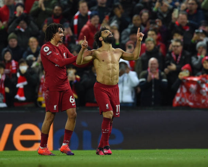 Mohamed Salah ghi 2 bàn ở chiến thắng 7-0 của Liverpool trước Manchester United ở vòng 26 Ngoại hạng Anh 2022/23