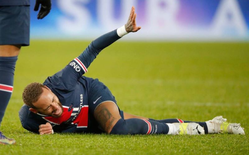 Chấn thương của Neymar nghiêm trọng hơn dự tính