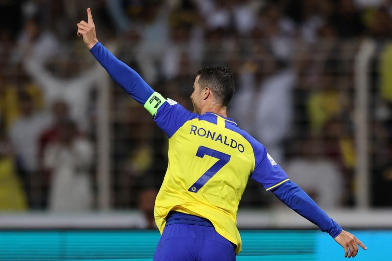 Cristiano Ronaldo bay cao tại Saudi Arabia