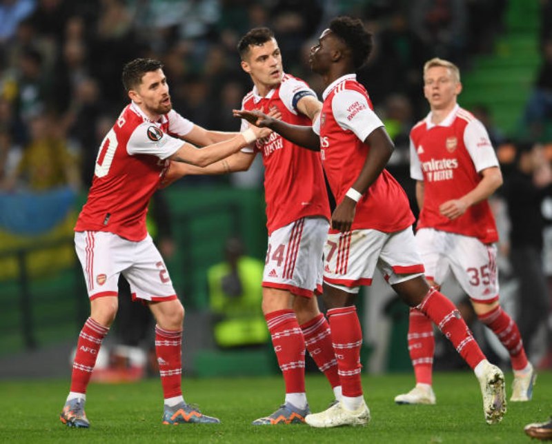 Xhaka cân bằng tỷ số 2-2 đầy may mắn cho Arsenal trước Sporting Lisbon