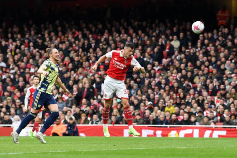 Granit Xhaka ấn định thắng lợi 4-1 của Arsenal trước Leeds United