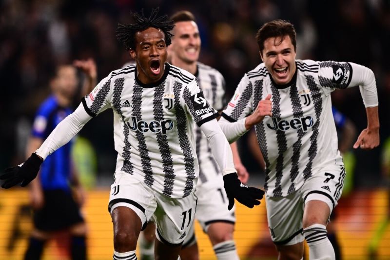 Cuadrado đưa Juventus vượt lên