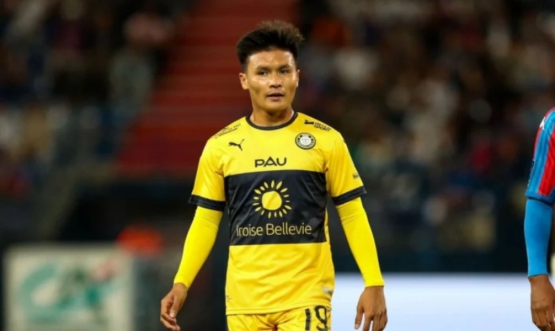 Quang Hải hiện không được ra sân nhiều trong màu áo Pau FC