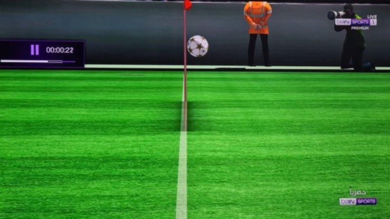 Công nghệ 3D xác định bóng đã đi ra khỏi đường biên dọc trước khi Bernardo Silva cứu bóng