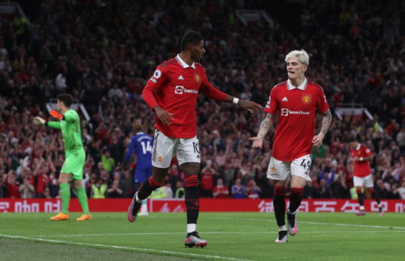 Manchester United thắng thuyết phục Chelsea để có vé tham dự Cúp C1