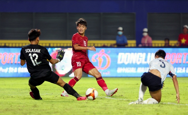 Nguyễn Quốc Việt là tiền đạo trẻ tài năng của bóng đá Việt Nam