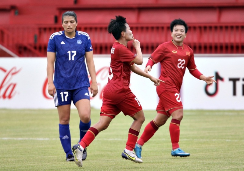 Nữ Việt Nam vẫn có ngôi đầu bảng B bóng đá nữ SEA Games 32 dù thua Nữ Philippines ở lượt cuối