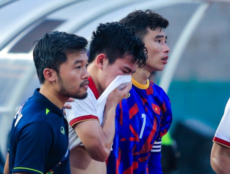 U22 Việt Nam khóc như mưa sau trận thua U22 Indonesia