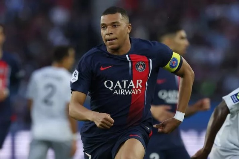 Kylian Mbappe quyết định không kích hoạt tuỳ chọn gia hạn hợp đồng với PSG đến tháng 6/2025