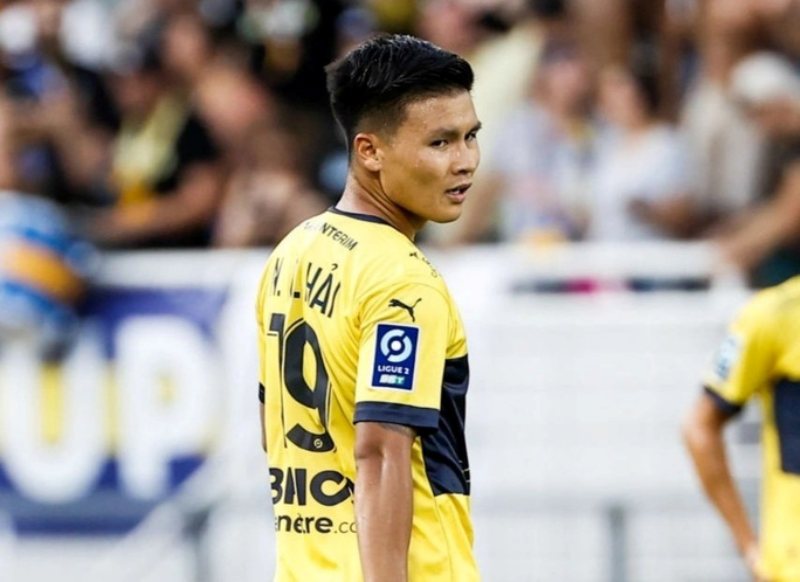 Nguyễn Quang Hải bất lực trong việc ra sân thường xuyên trong màu áo Pau FC