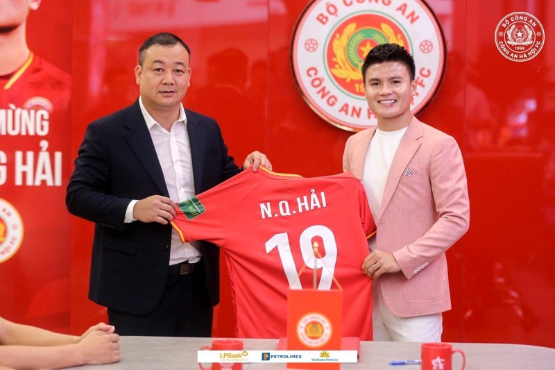 Nguyễn Quang Hải chính thức ký hợp đồng với Công an Hà Nội