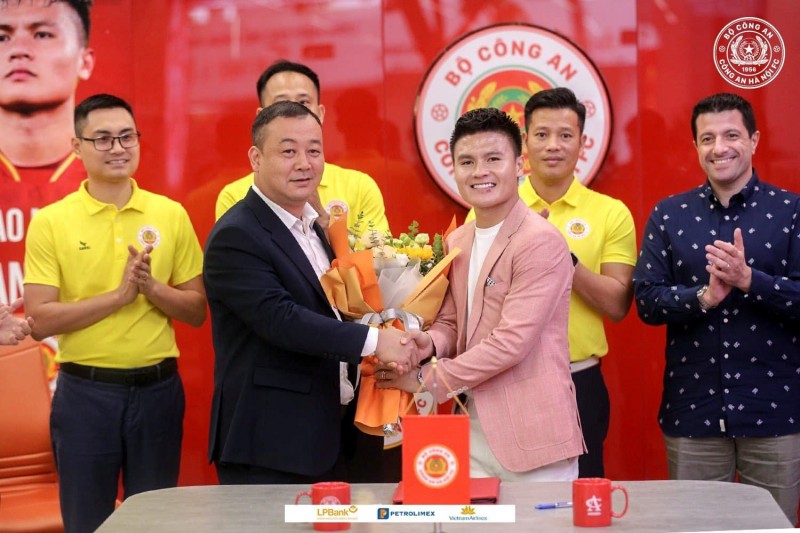 Nguyễn Quang Hải chính thức ký hợp đồng với Công an Hà Nội