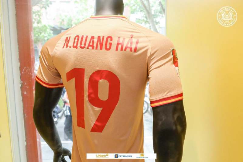 Nguyễn Quang Hải sẽ khoác áo số 19 ở Công an Hà Nội