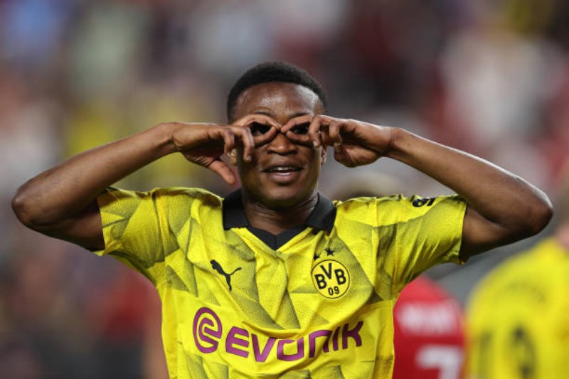 Moukoko ấn định thắng lợi 3-2 của Dortmund trước Man United