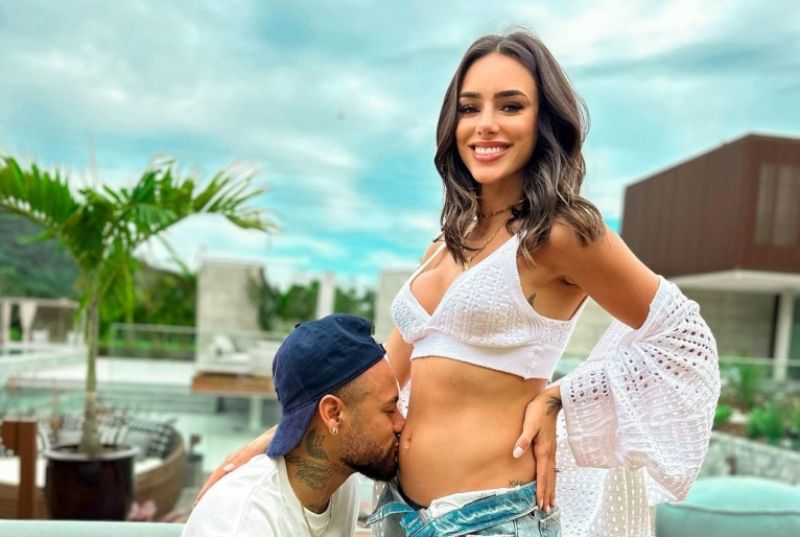 Neymar Jr đăng bài, công khai xin lỗi bạn gái Bruna Biancardi vì lừa dối trong lúc cô mang thai