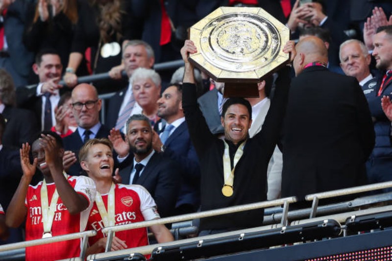 HLV Mikel Arteta hạnh phúc với danh hiệu Siêu cúp Anh cùng Arsenal