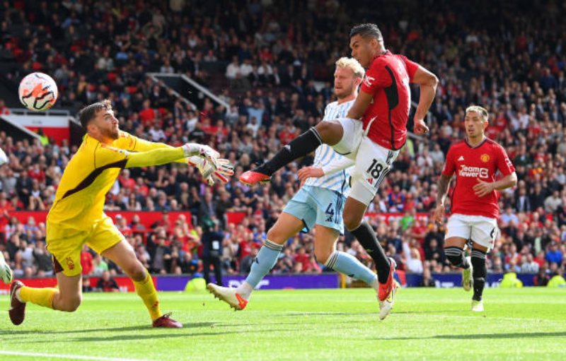 Manchester United nhọc nhằn hạ Nottingham Forest 3-2