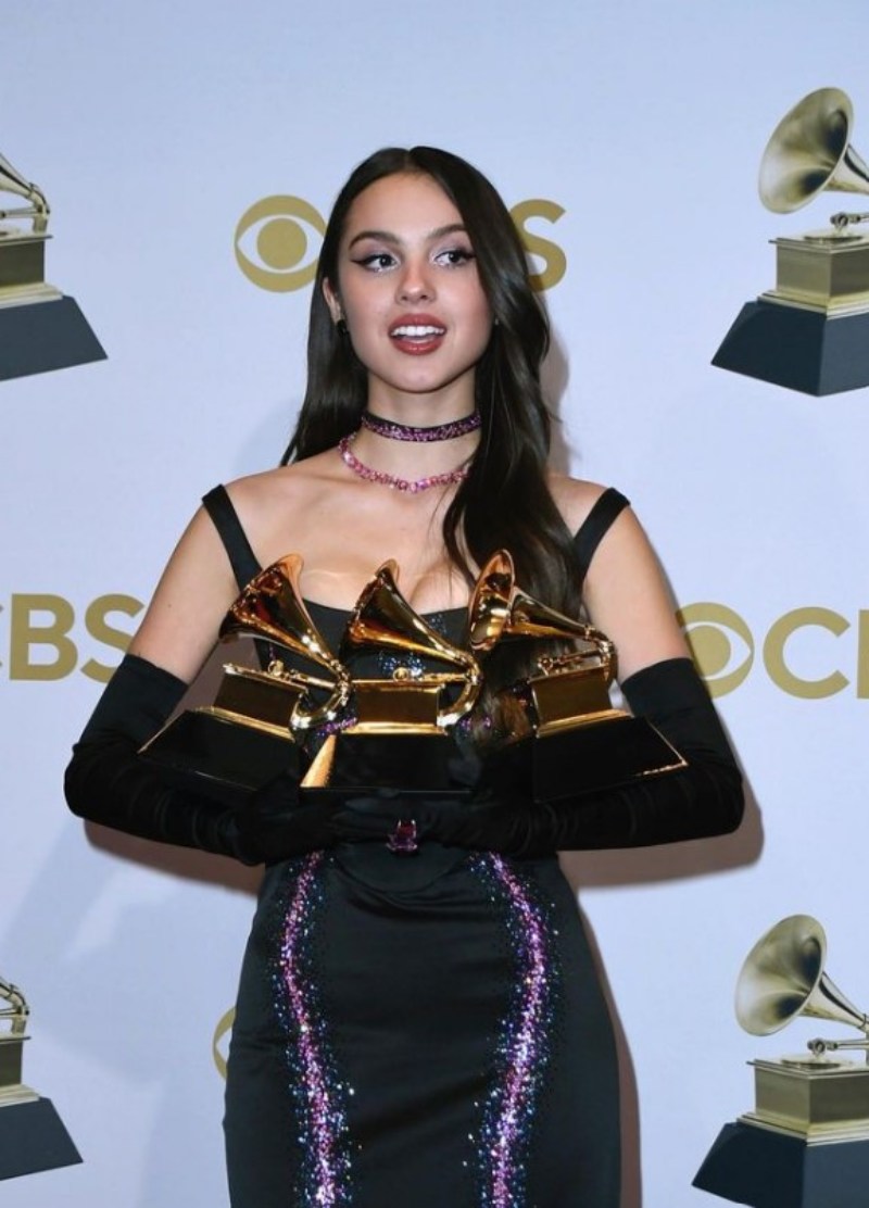 Olivia Rodrigo thắng đậm ở lễ trao giải Grammy 2022
